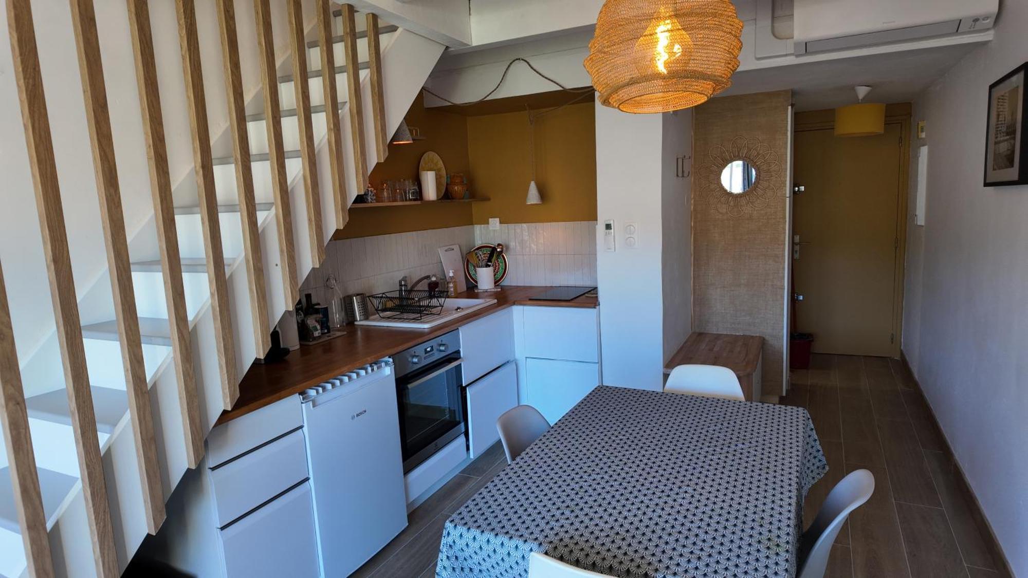 L'ibis Duplex, Secteur Pin Rolland, A Pied, Parking Entierement Renove *